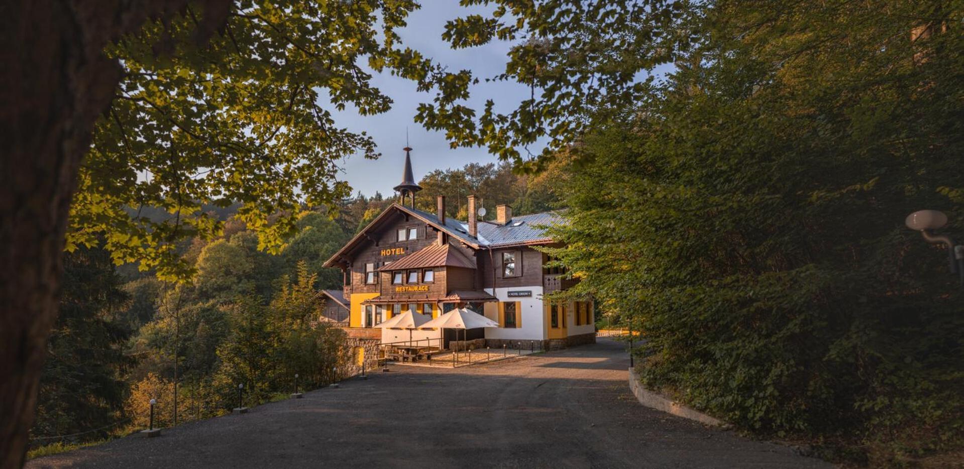 Hotel Lovecky Zamecek Orion Либерц Экстерьер фото