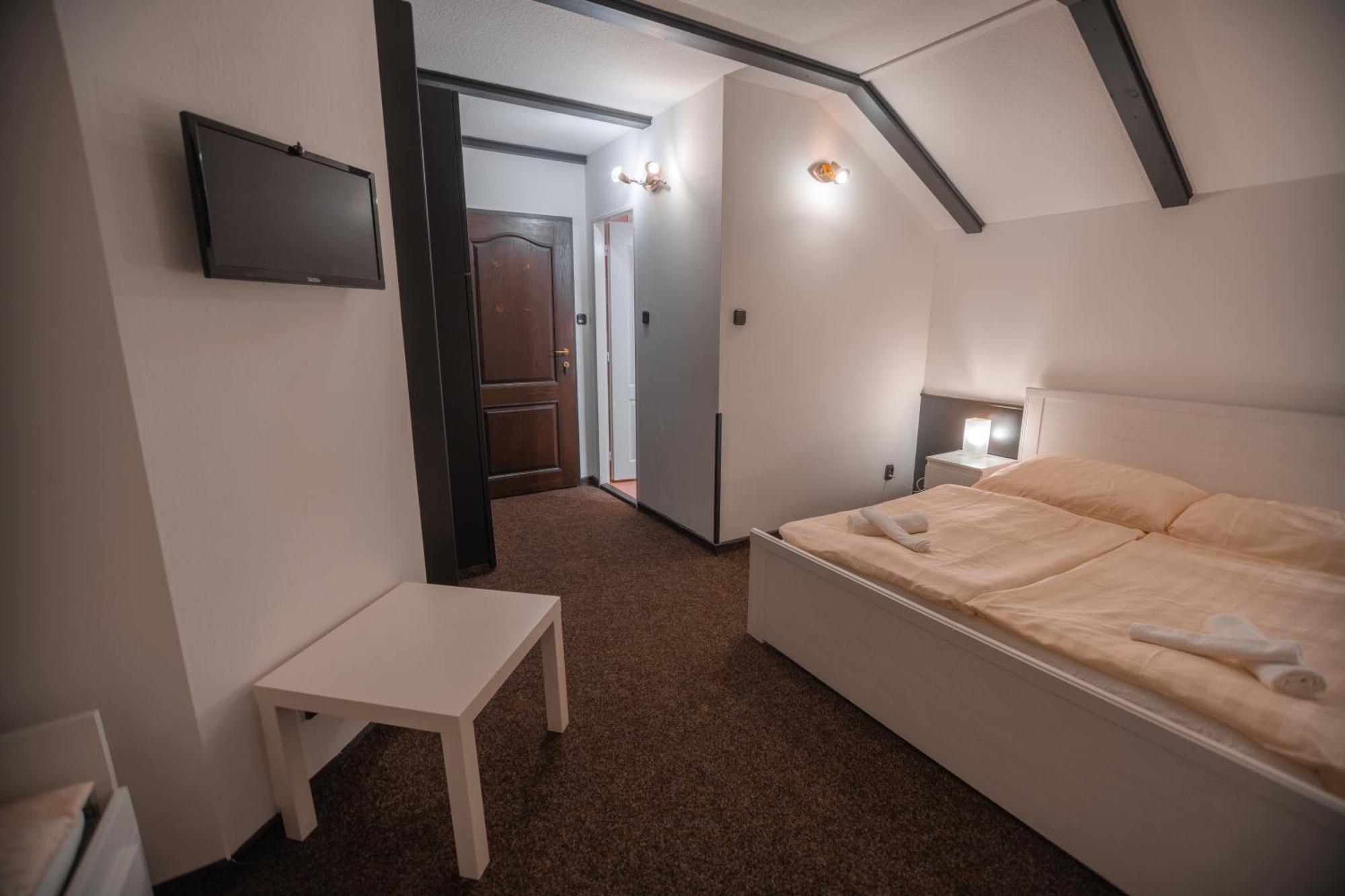 Hotel Lovecky Zamecek Orion Либерц Экстерьер фото