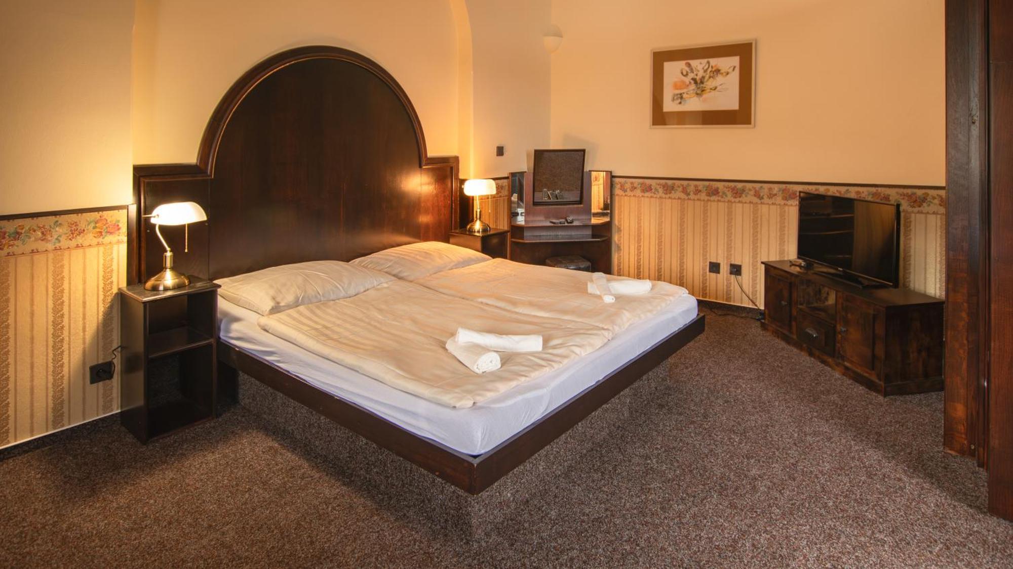 Hotel Lovecky Zamecek Orion Либерц Экстерьер фото