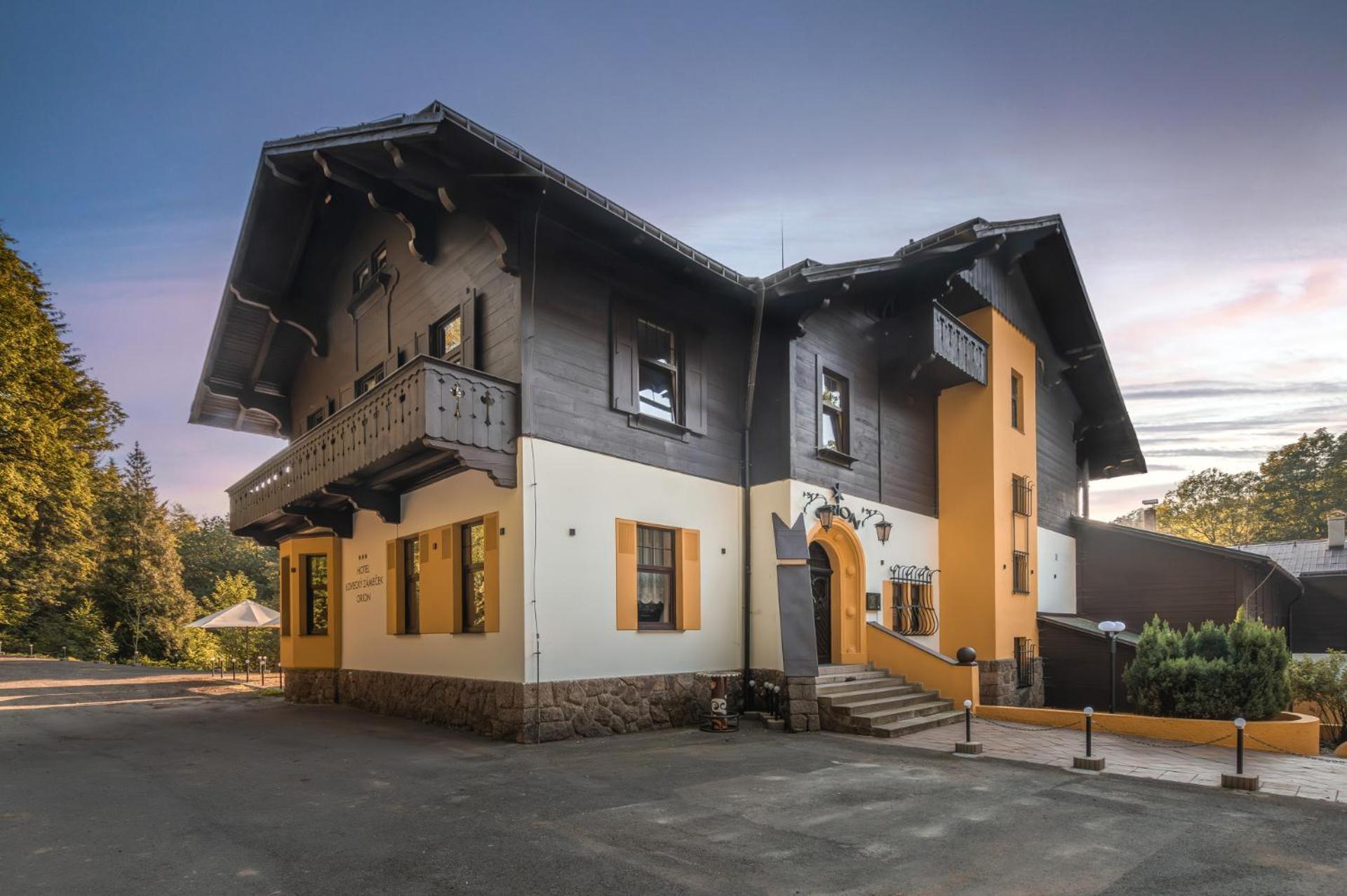Hotel Lovecky Zamecek Orion Либерц Экстерьер фото